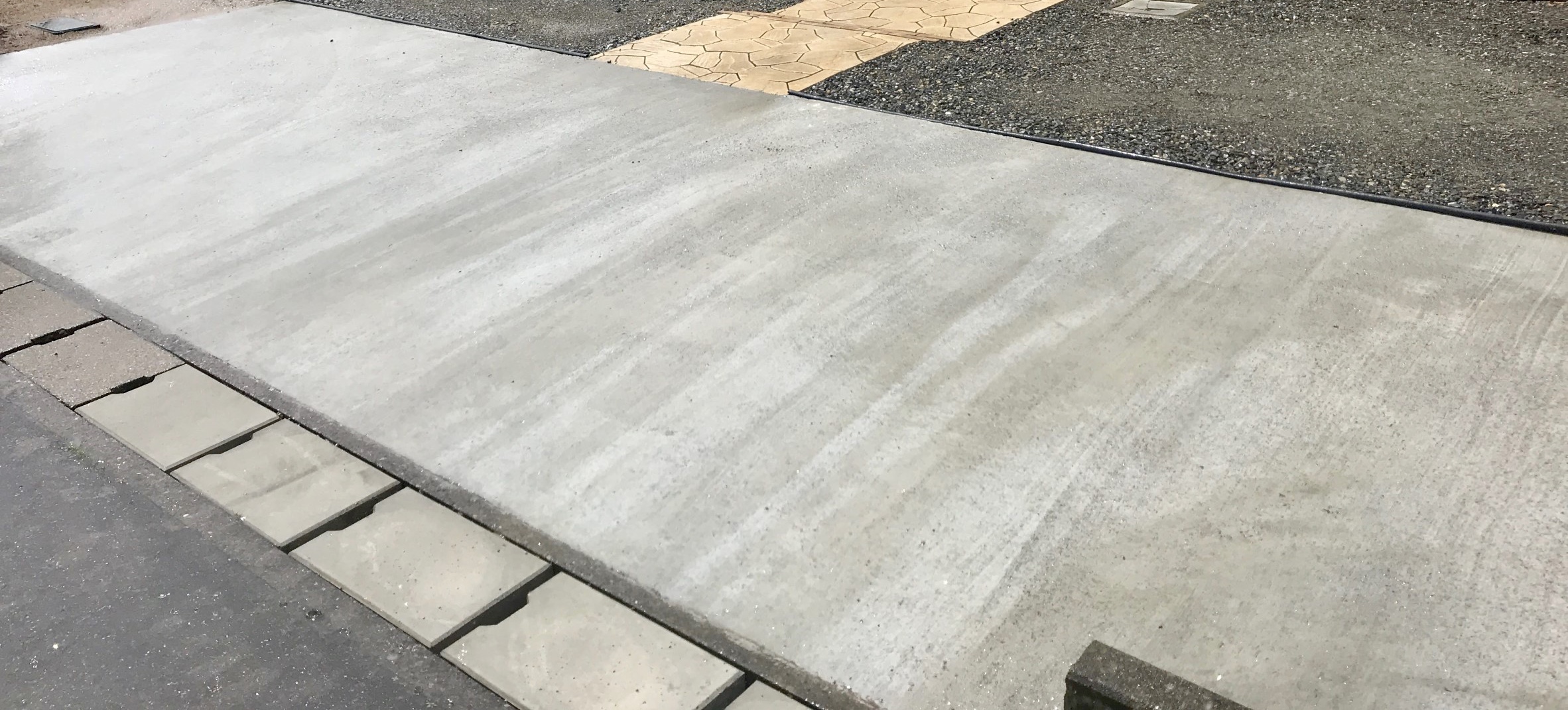 コンクリート打ち アプローチ 砂利敷き 株式会社彩空 木材再生 外壁塗装 リフォーム エクステリア 防虫対策